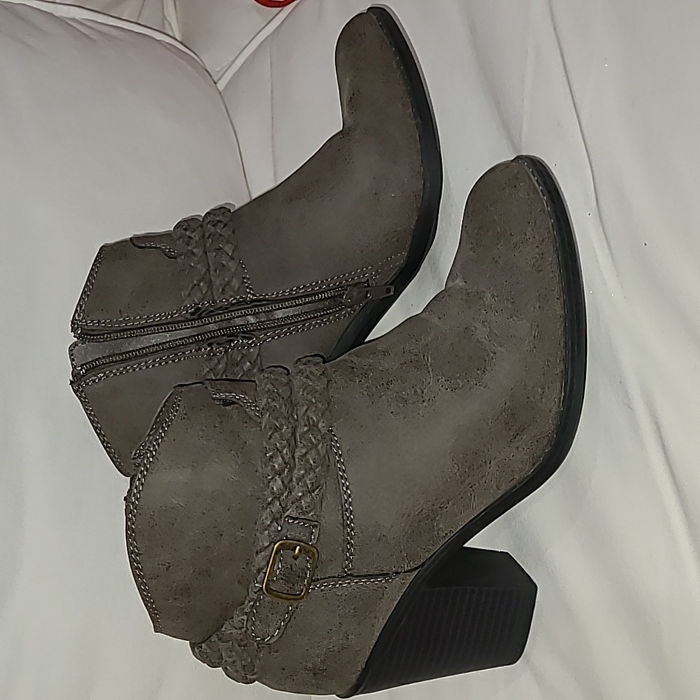 Chic Women's Ankle Booties in Gray